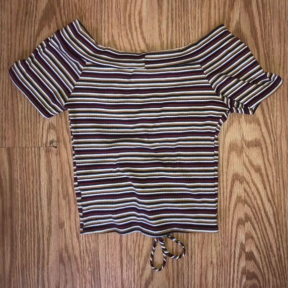 Keyhole Crop Top - Picture 3 of 4